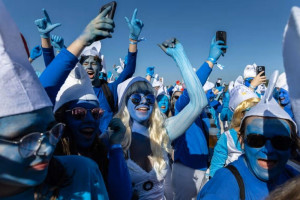 O localitate franceză stabilește record mondial - Peste trei mii de ștrumfi în piață
