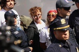 Actrița Susan Sarandon, reținută de poliție - Protest împotriva lui Netanyahu
