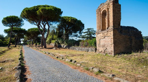 Cel mai lung drum drept din Europa nu are nicio curbă pe zeci de kilometri - Regina drumurilor romane