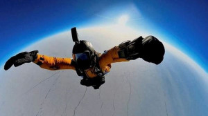Trei ruşi au sărit cu paraşuta din stratosfera Terrei - Au aterizat lângă Polul Nord